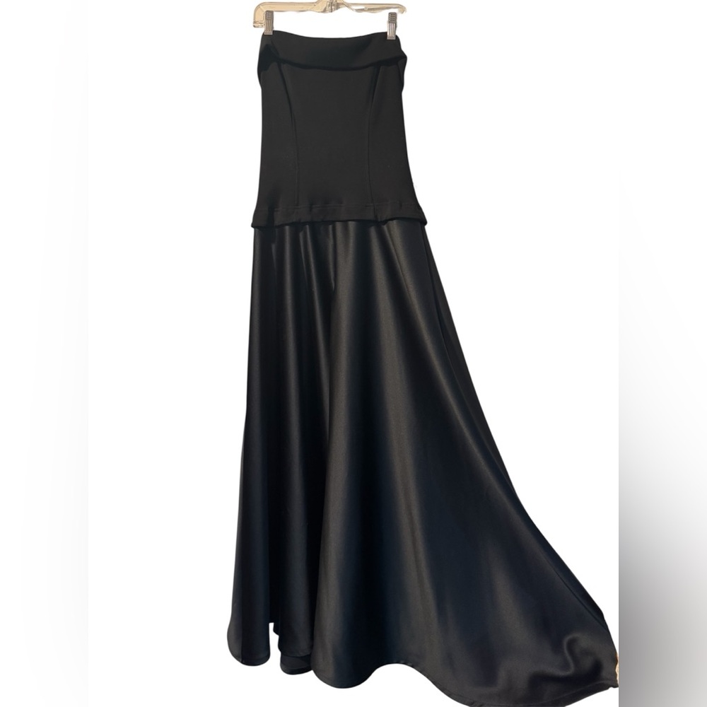 Tadashi Shoji Beautiful Black Strapless Gown